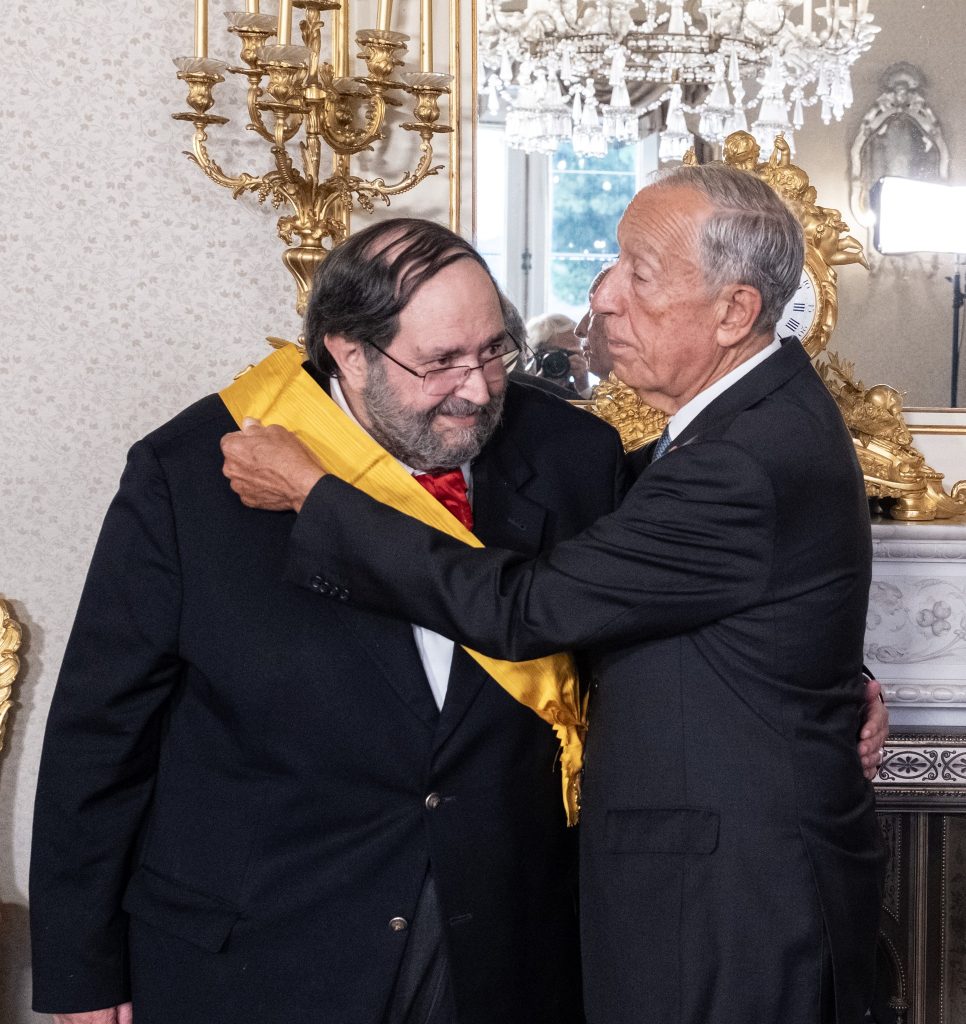 Grã-Cruz da Ordem da Instrução Pública para o Dr. Carvalho Rodrigues Grã-Cruz da Ordem da Instrução Pública para o Dr. Carvalho Rodrigues